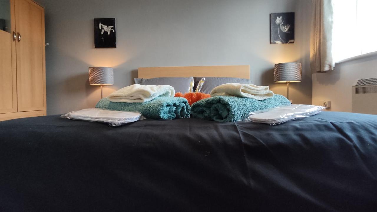 Modern 1-Bed Flat In Wiganアパートメント エクステリア 写真