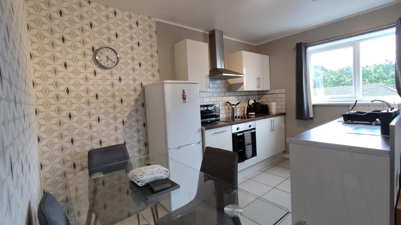 Modern 1-Bed Flat In Wiganアパートメント エクステリア 写真