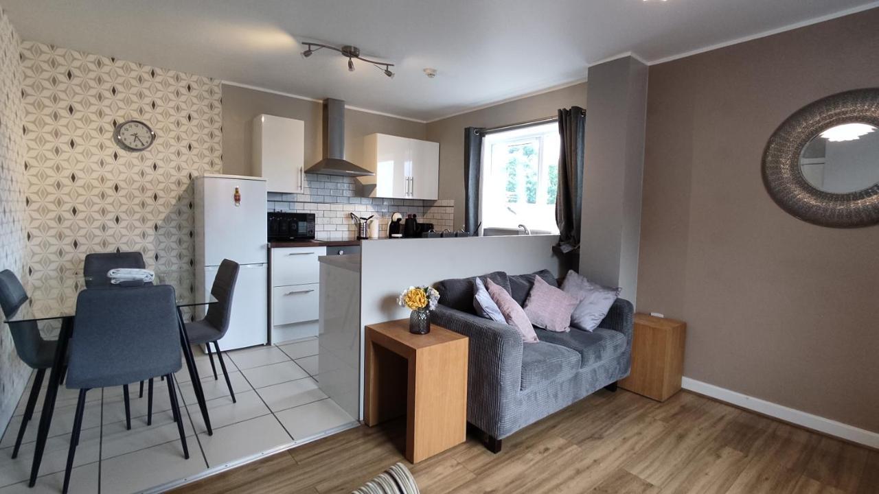 Modern 1-Bed Flat In Wiganアパートメント エクステリア 写真
