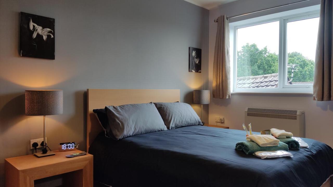 Modern 1-Bed Flat In Wiganアパートメント エクステリア 写真